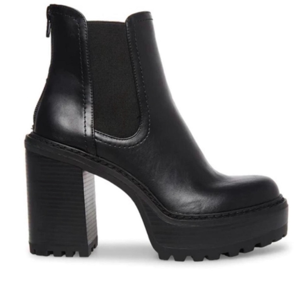 Steve Madden- Kat. Black Heeled Ankle Boots